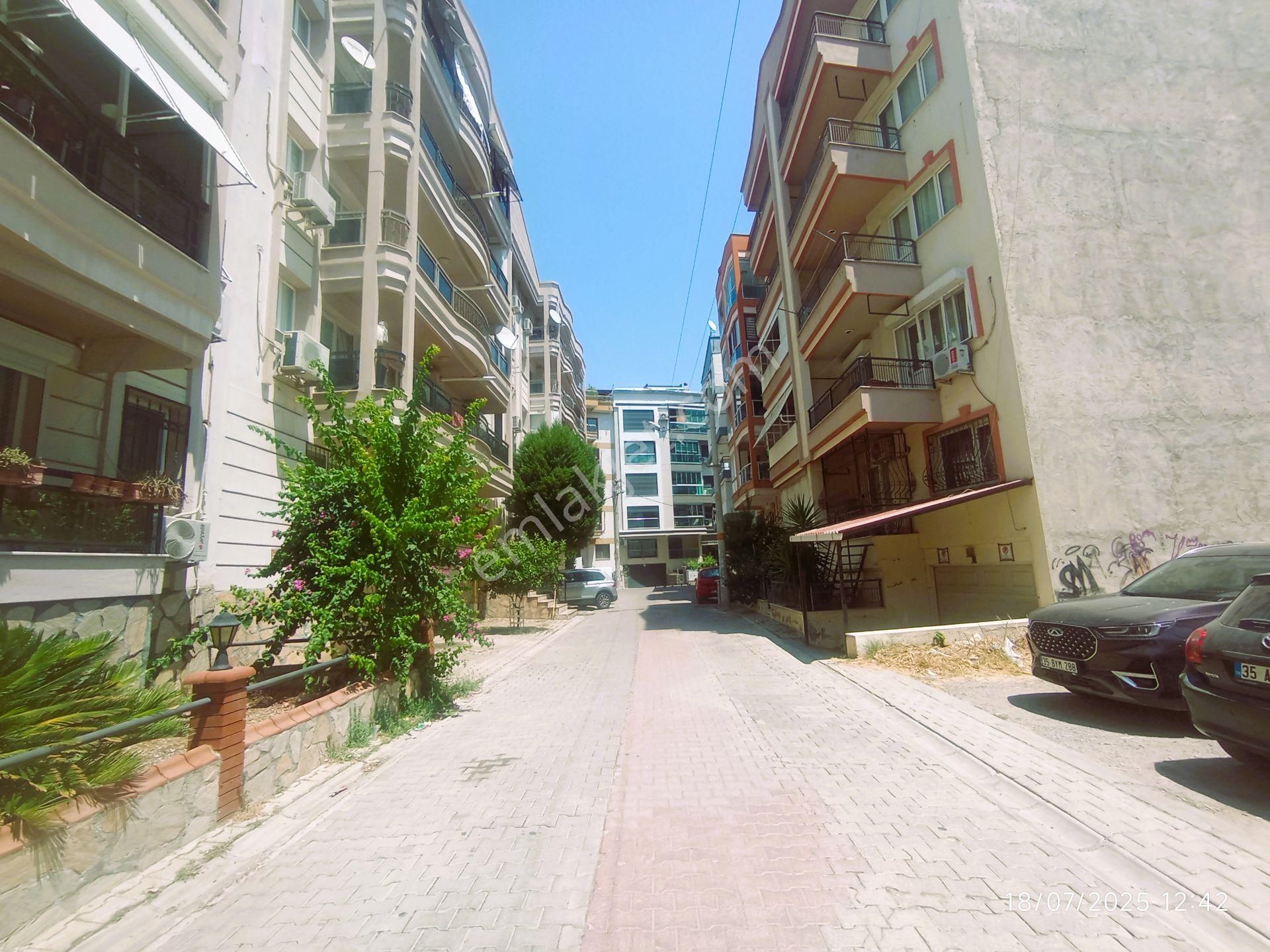 Karşıyaka Anadolu Lisesi Yakını 3+1 Kiralık Daire
