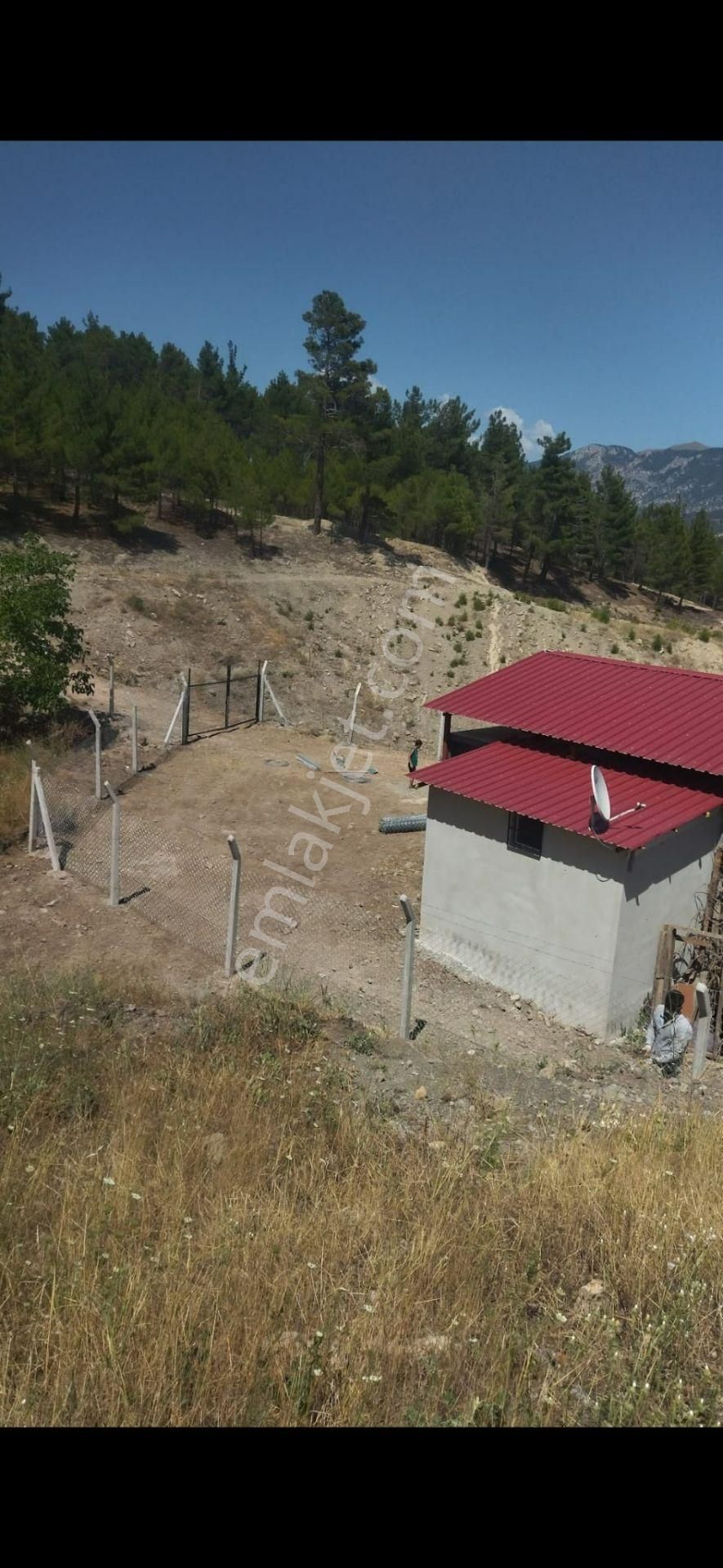 Pozantı Kar Emlaktan Yeni Konacık Yaylasında 400 M2 Arsa İçinde 1+1 Prafabrik Yapı