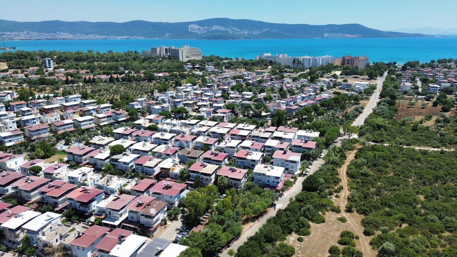 Akkent Sitesinde 3+1 Bahçelı Ikız Vılla