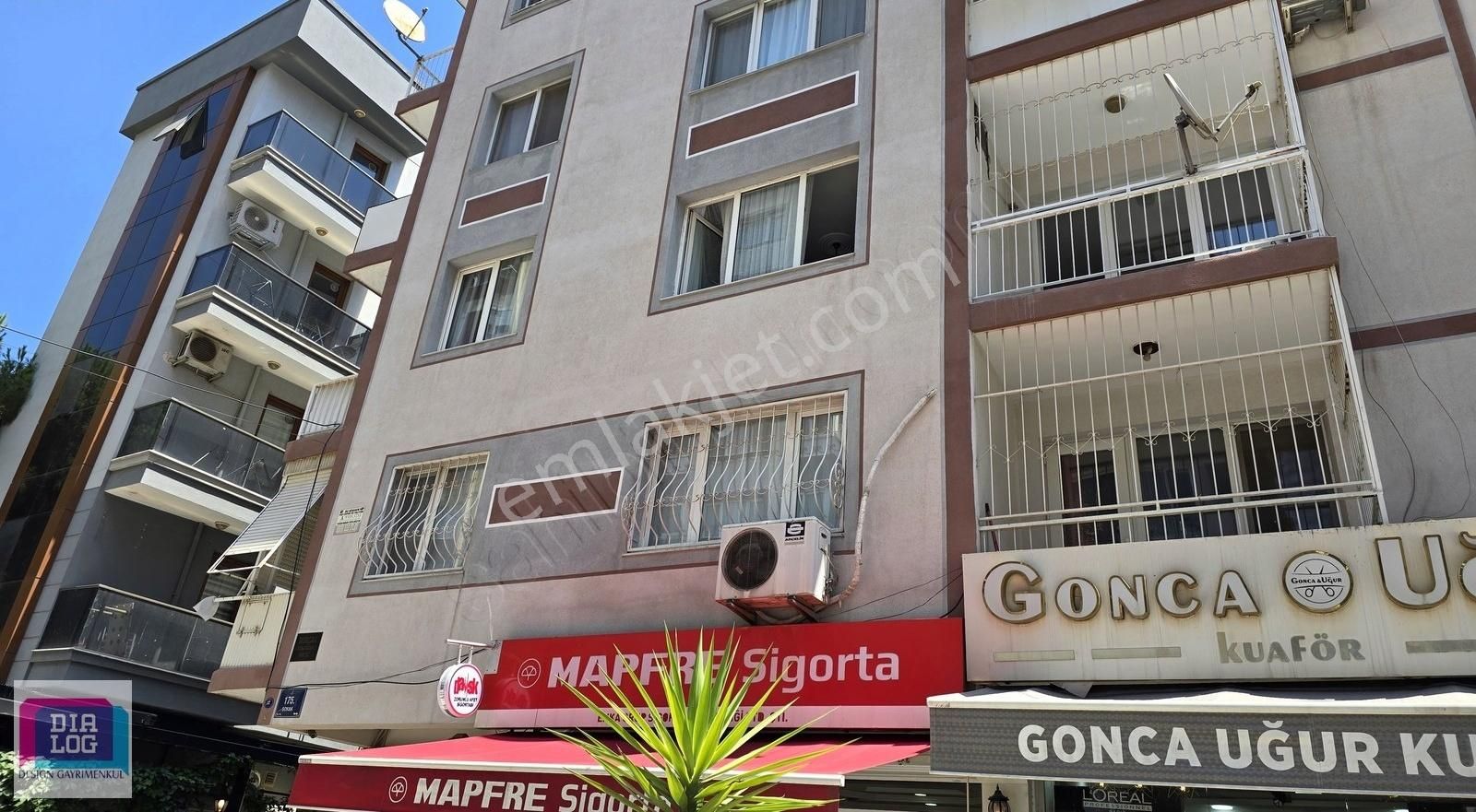 Bornova Küçükpark'ta Komple Yenilenmiş Kiralık 2,5+1 Daire