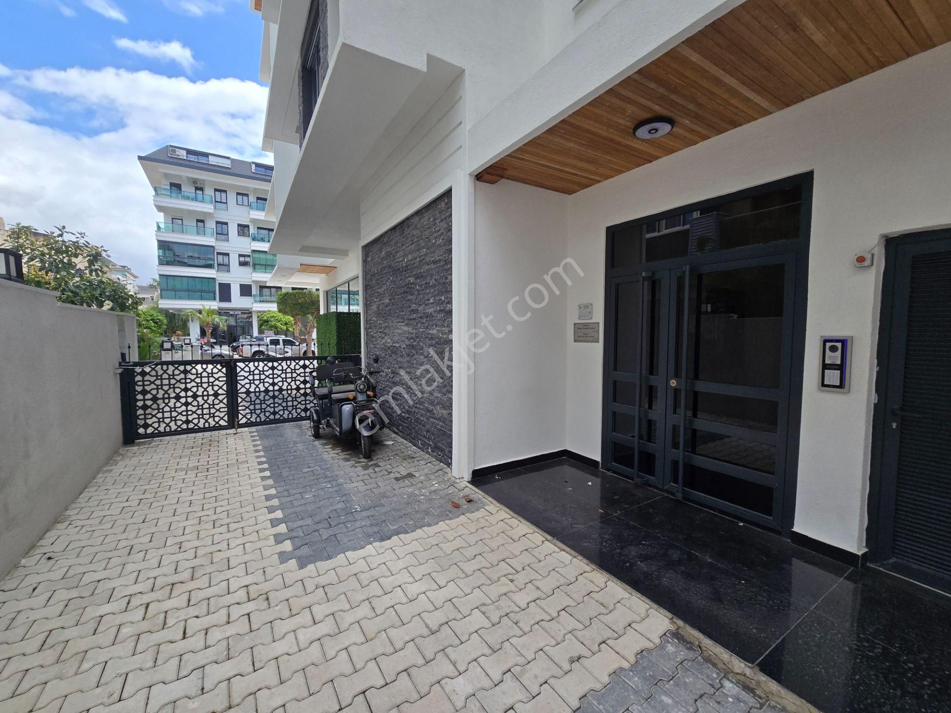 Obanın Merkezinde Sahile 100 Metre Satılık 2+1 Daire - Görsel 3