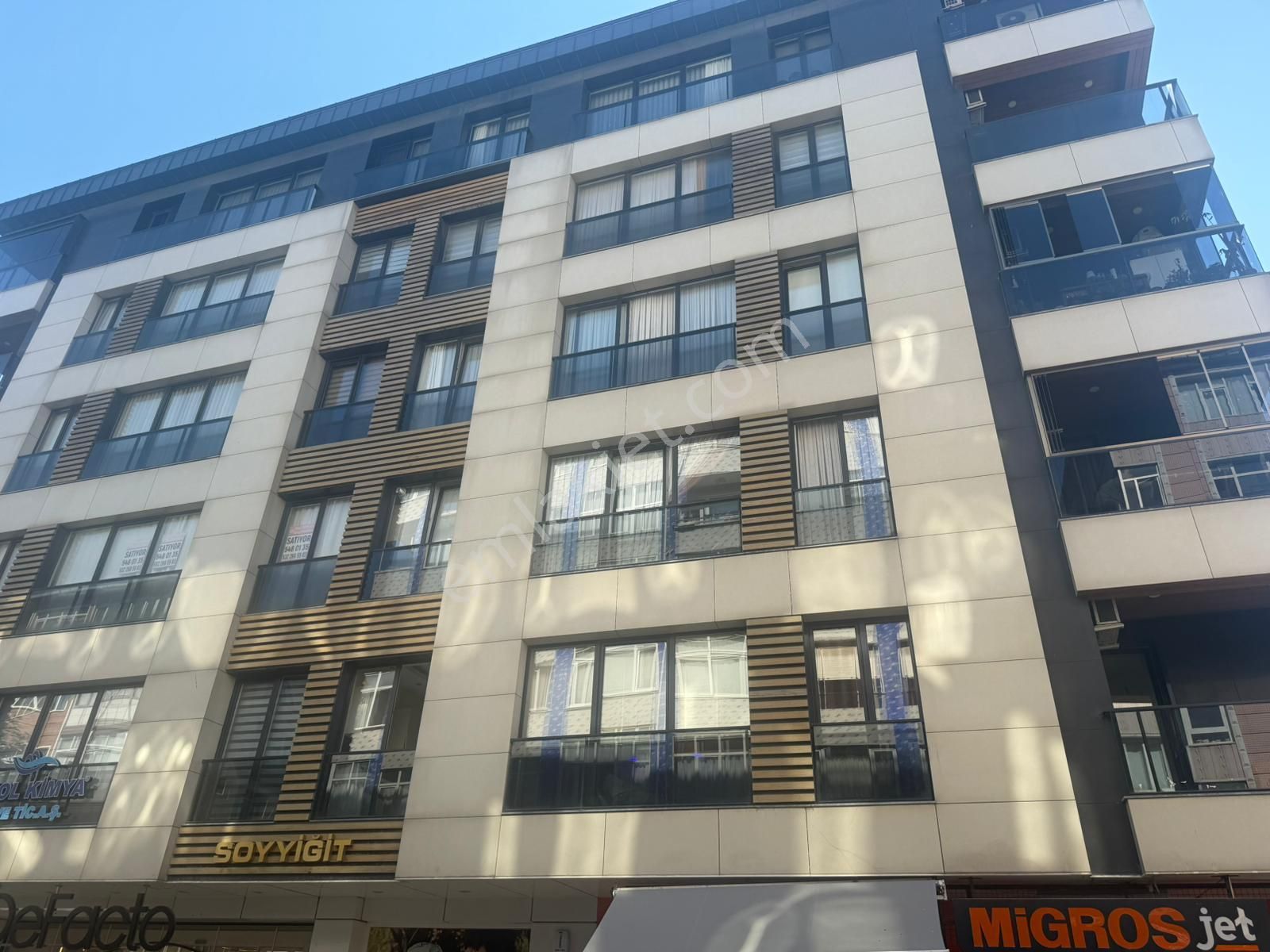 Barış'tan Hürriyet Caddesinde Kullanışlı Lüks 3+1 Daire