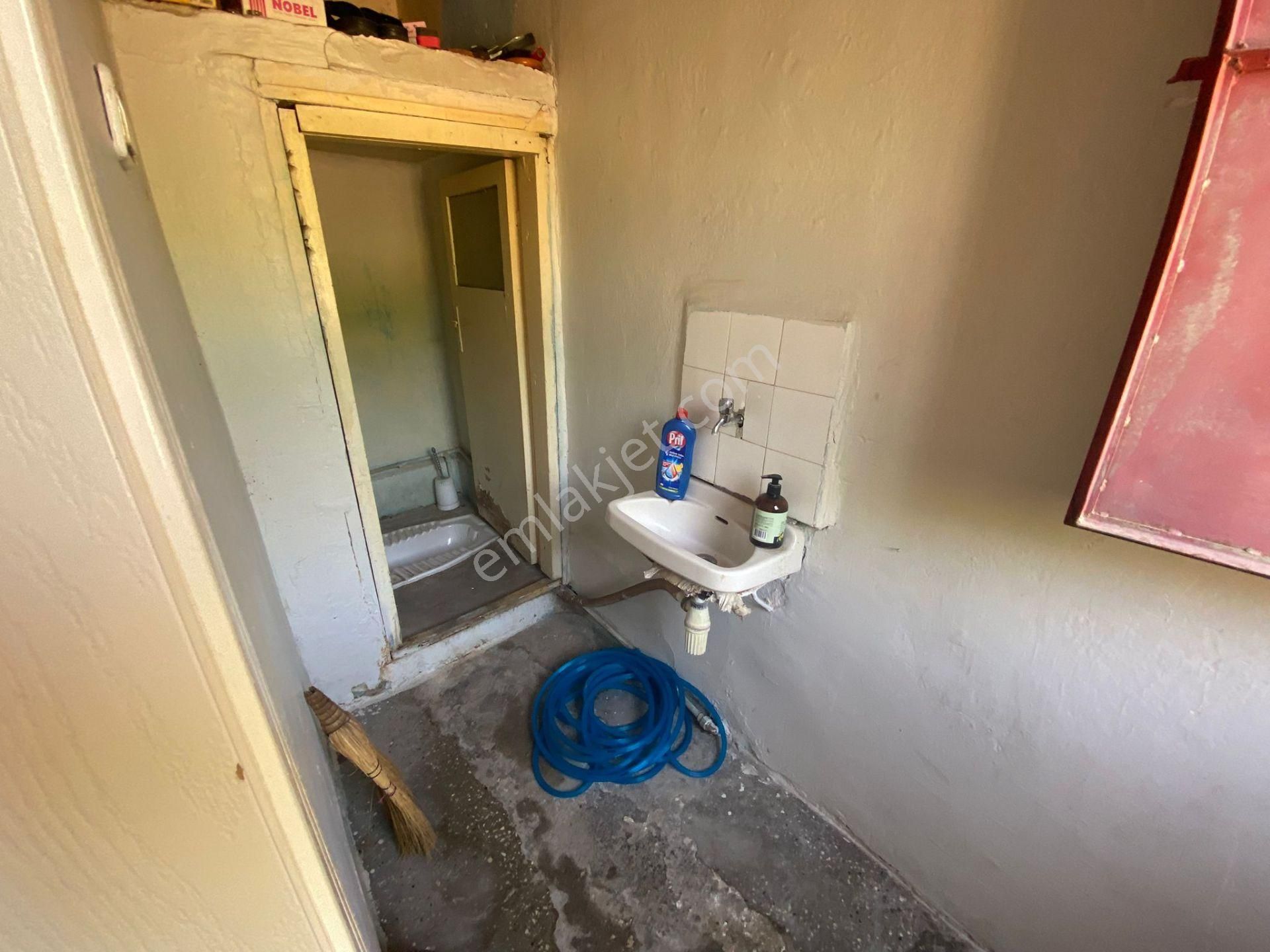 Acill Konak Ferahlı Mah.de Bir Bahçe İçinde 2 Adet Çatılı Satılık Müstakil Ev - Görsel 17