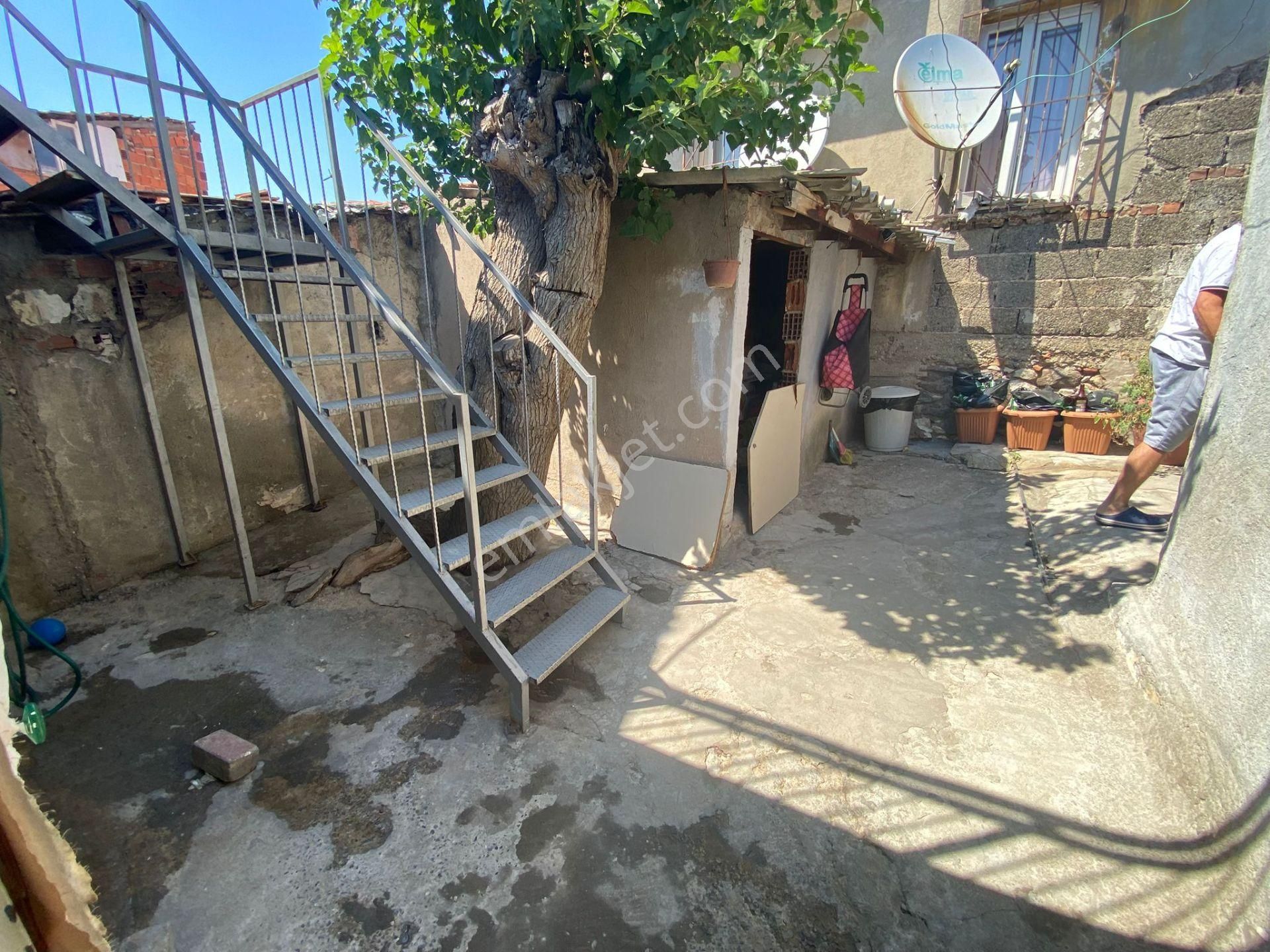 Acill Konak Ferahlı Mah.de Bir Bahçe İçinde 2 Adet Çatılı Satılık Müstakil Ev - Görsel 18