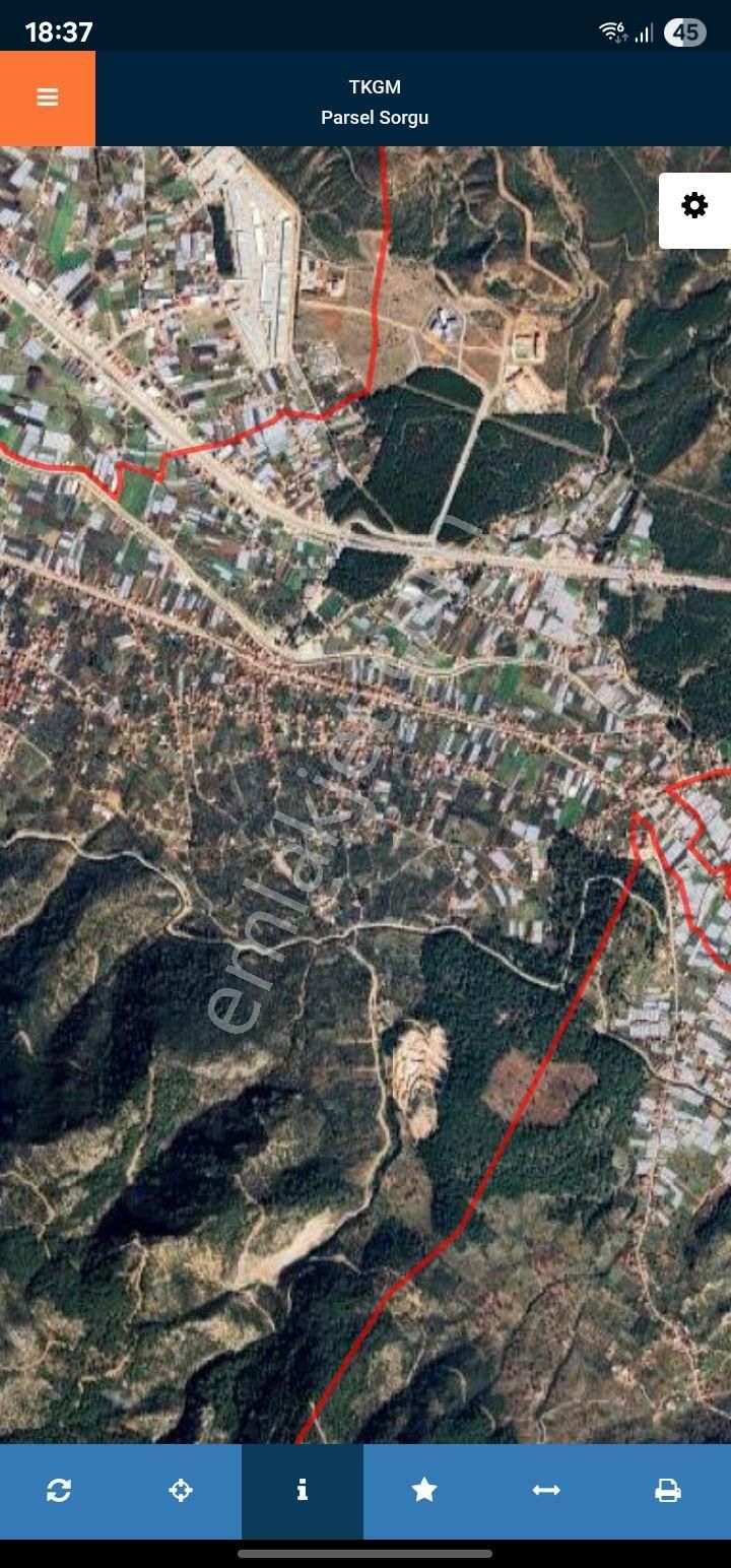 Ayb Gayrimenkulden Bozyerde Satılık 757 M² Yola Cepheli İçinde Evi Olan Fırsat Yatırımlık Tarla