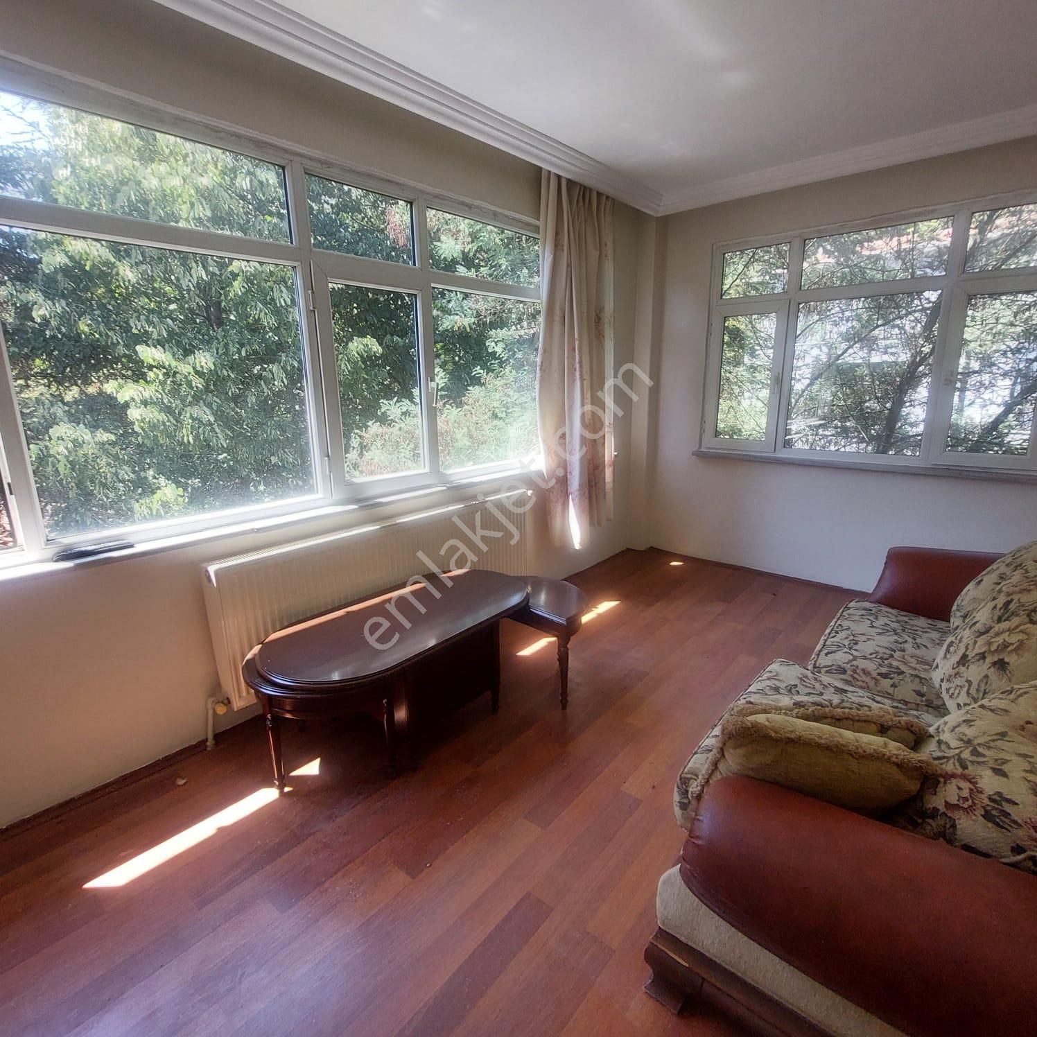 Tarabya Nezih Sokakta Doğa İçinde Sahile Yakın 1+1 Kiralık Daire