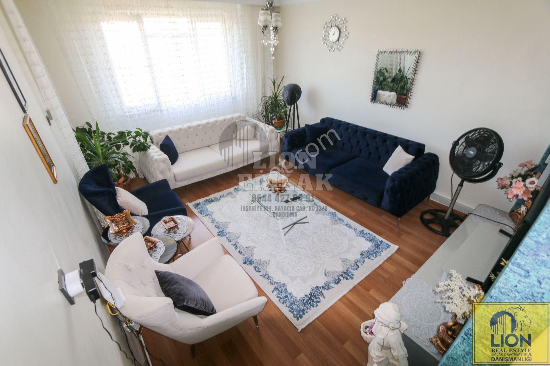 Bandırma Levent'te Balkonlu,ara Kat Satılık 2+1 Daire