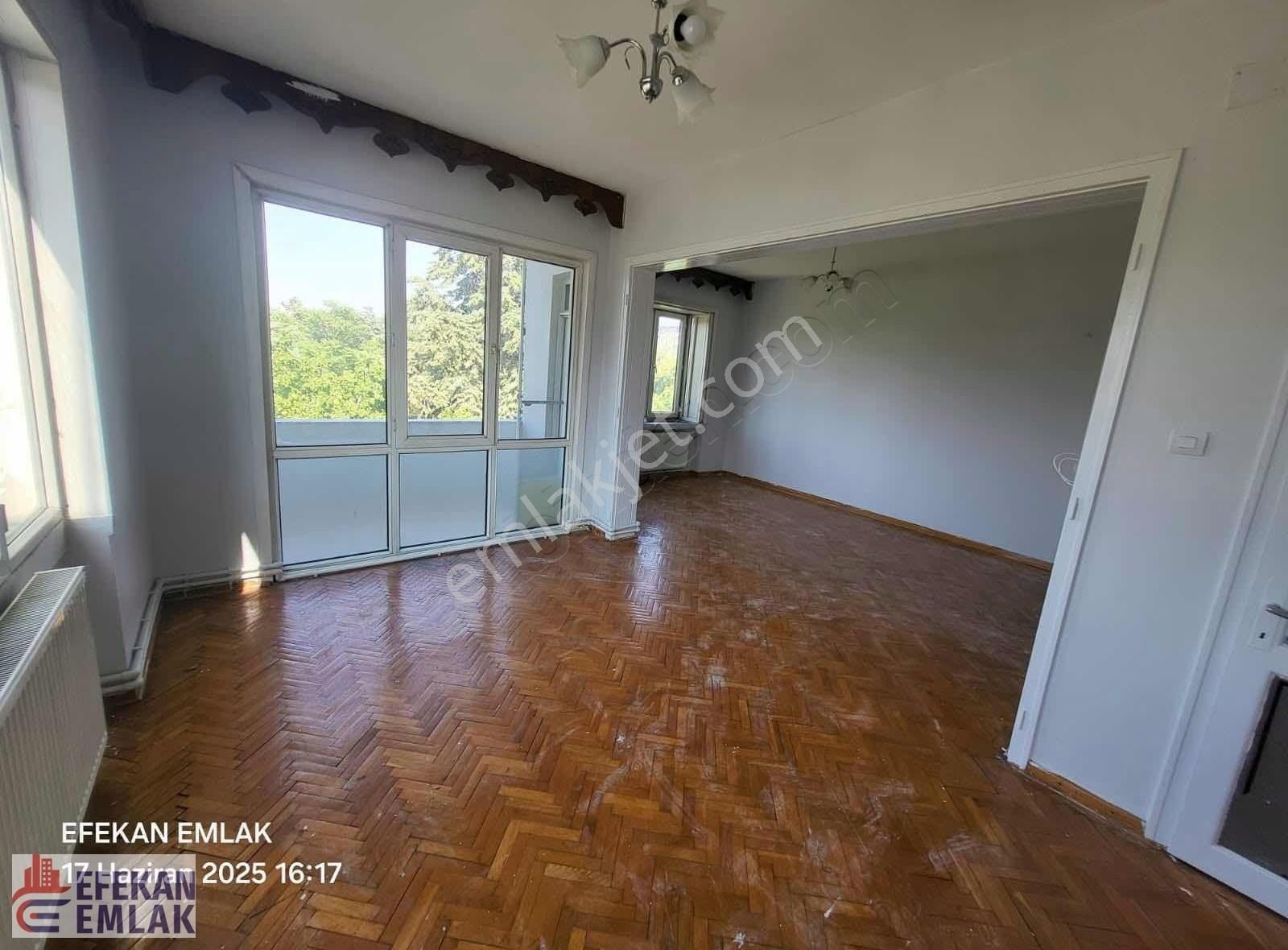 Efekan Emlak'tan Kırkayak Mahallesinde Kiralık 3+1 Daire
