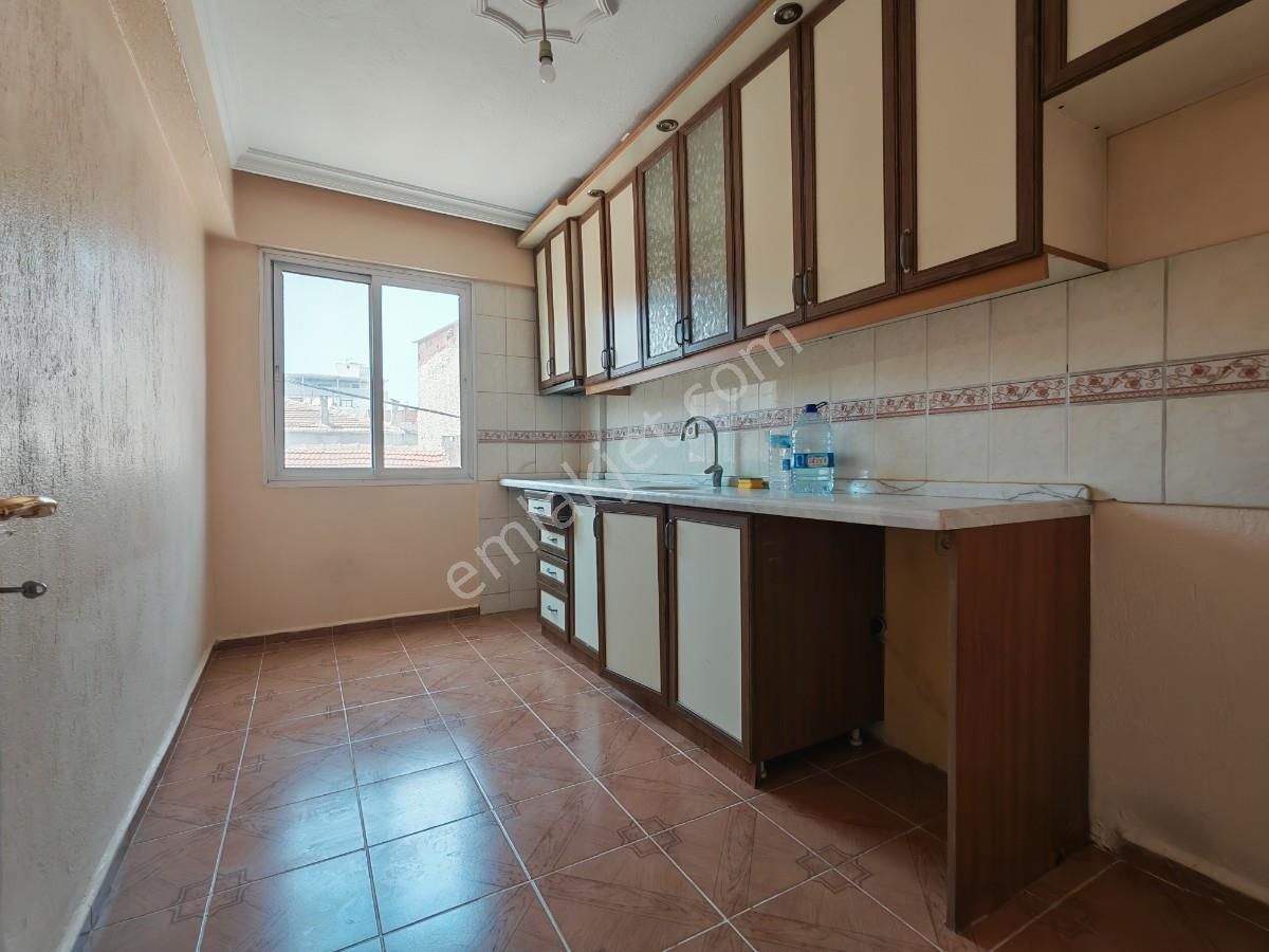 Turyap Bornovadan Yıldırım Beyazıt Caddesinde Kiralık Daire - Görsel 4