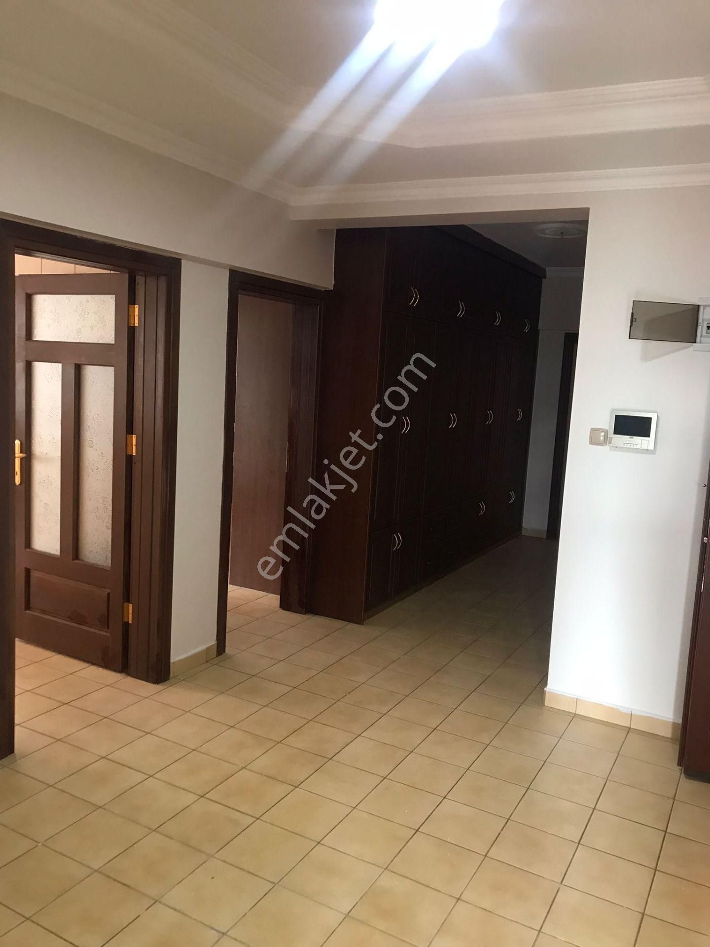 Meram Yaka Melikşah Mahallesi, Cadde Üstü, 3.kat 5+1 Kiralık - Görsel 17