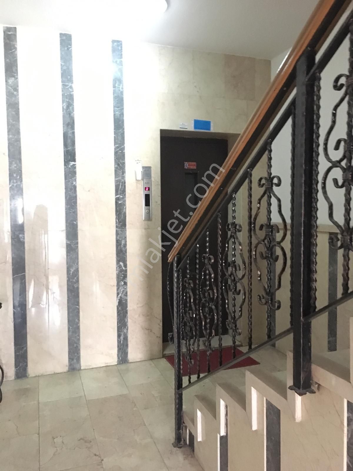 Meram Yaka Melikşah Mahallesi, Cadde Üstü, 3.kat 5+1 Kiralık - Görsel 3