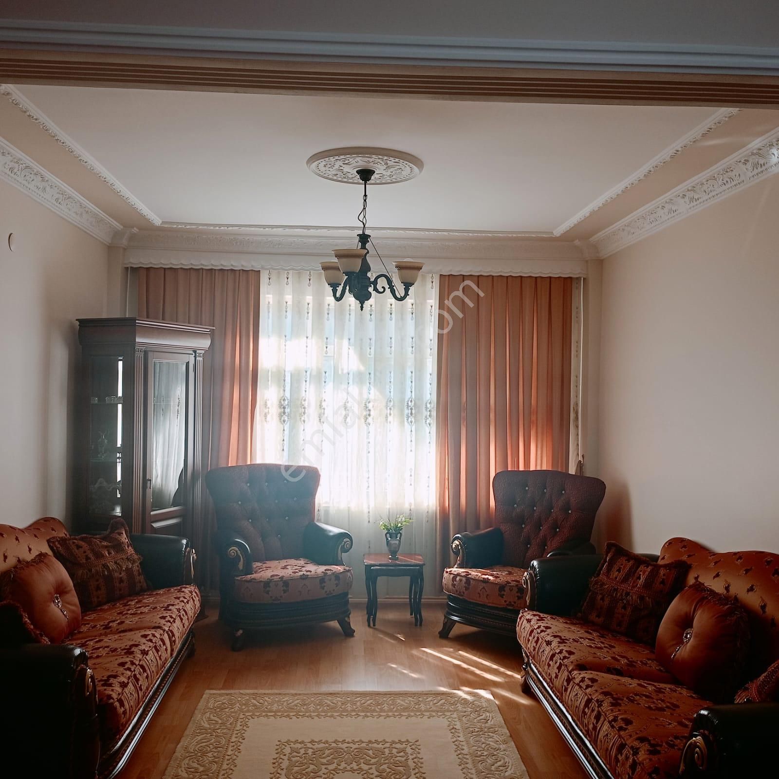Bayrampaşa İlçesi Kartaltepe'de 100 M2, 2.kat Eşyalı Ferah Geniş Kiralık Daire
