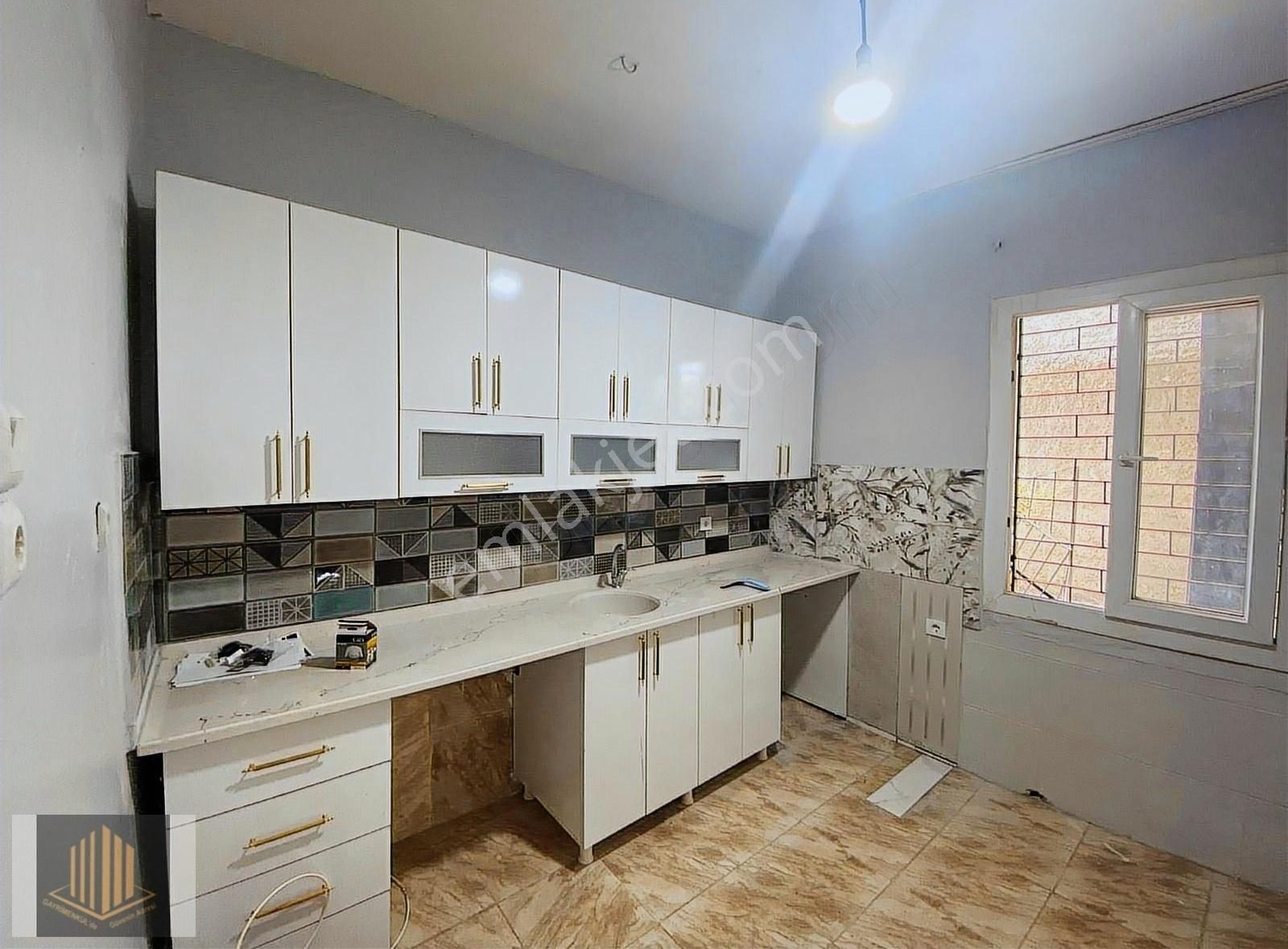 Sağlam'dan Mithatpaşada 2+1 Temiz Kiralık Müstakil