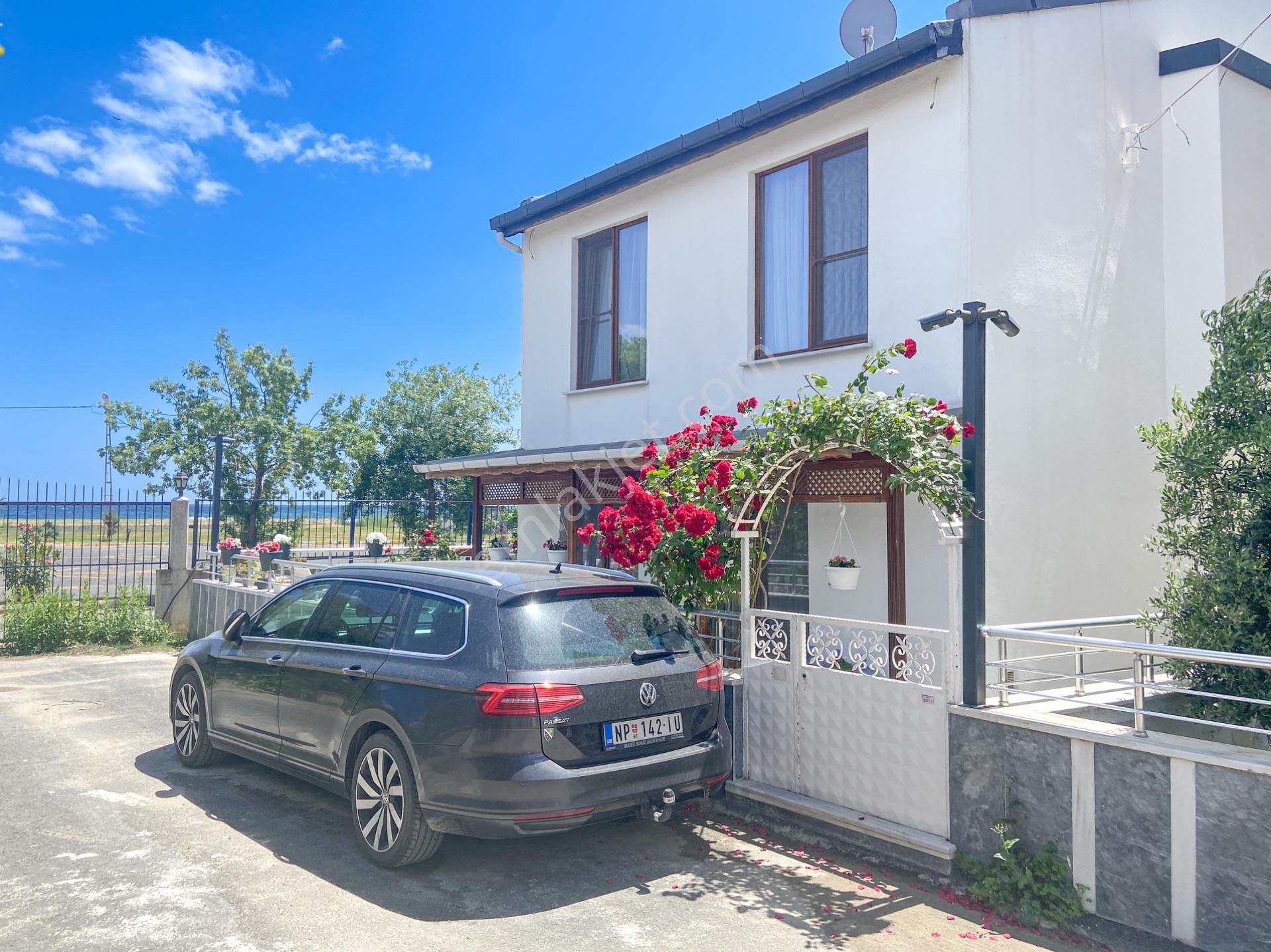 Kumbağ'da Denize Sıfır Lüks Krediye Uygun Satılık 3+1 Bahçeli Villa - Görsel 2