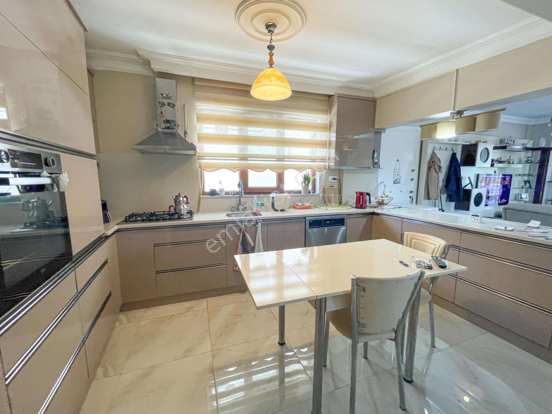 Kumbağ'da Denize Sıfır Lüks Krediye Uygun Satılık 3+1 Bahçeli Villa - Görsel 14