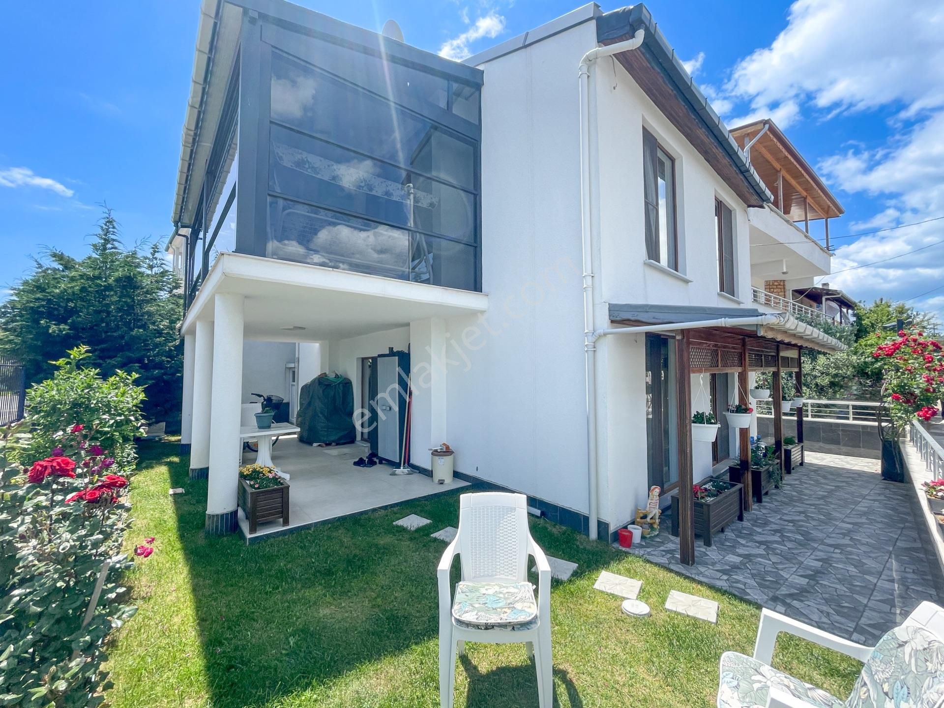 Kumbağ'da Denize Sıfır Lüks Krediye Uygun Satılık 3+1 Bahçeli Villa