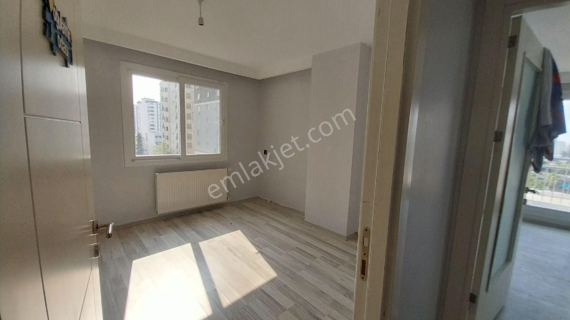 Fatoş Gayrimenkul Dan Gürselpaşa Da Havuzlu Sitede Satılık Arakat Daire
