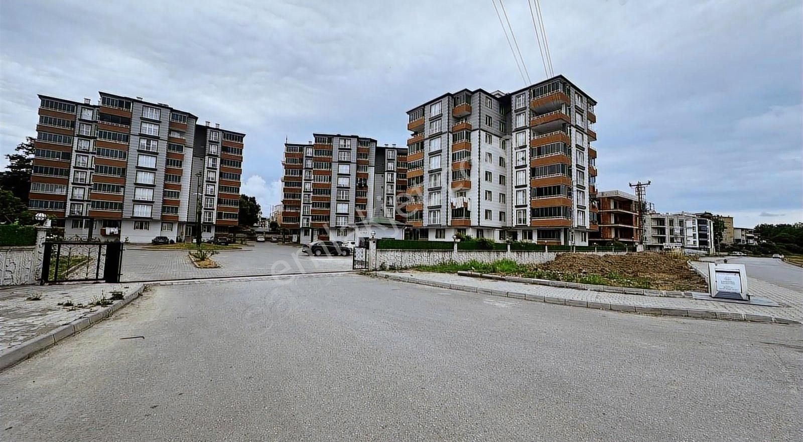 Öz-emmaxtan Yeşilırmak Sitesinde Yüksek Giriş 2+1 Kiralık Daire