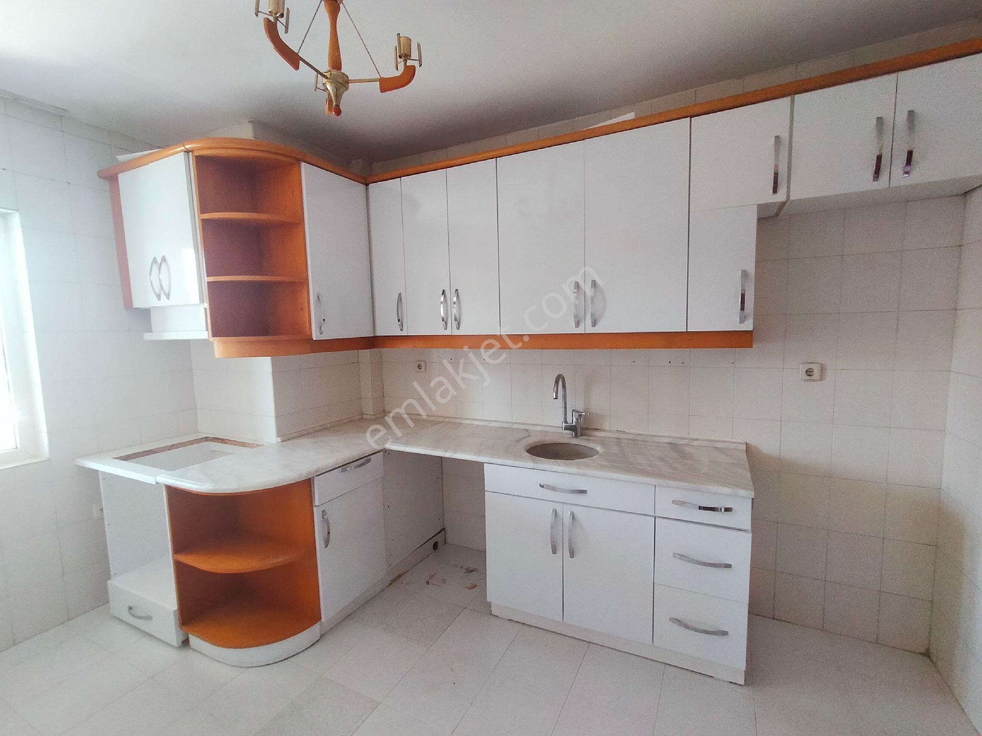 Bursa Nilüfer İhsaniyede Nilüfer Metrosuna 2 Dakika Yürüme Mesafesinde 3+1 Kiralık Geniş Daire