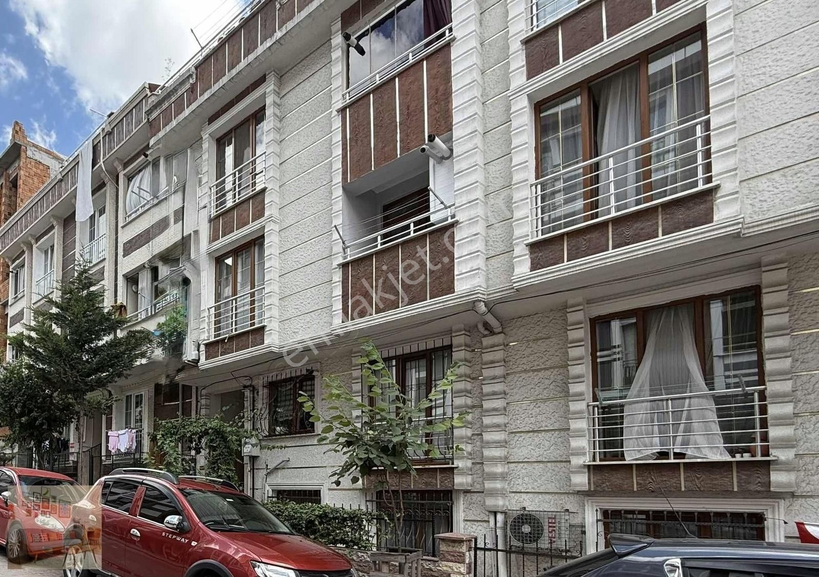 Satılık 1.kat 2+1 90 M İskanlı Bahariye Metro Durağı Yanı Kredil