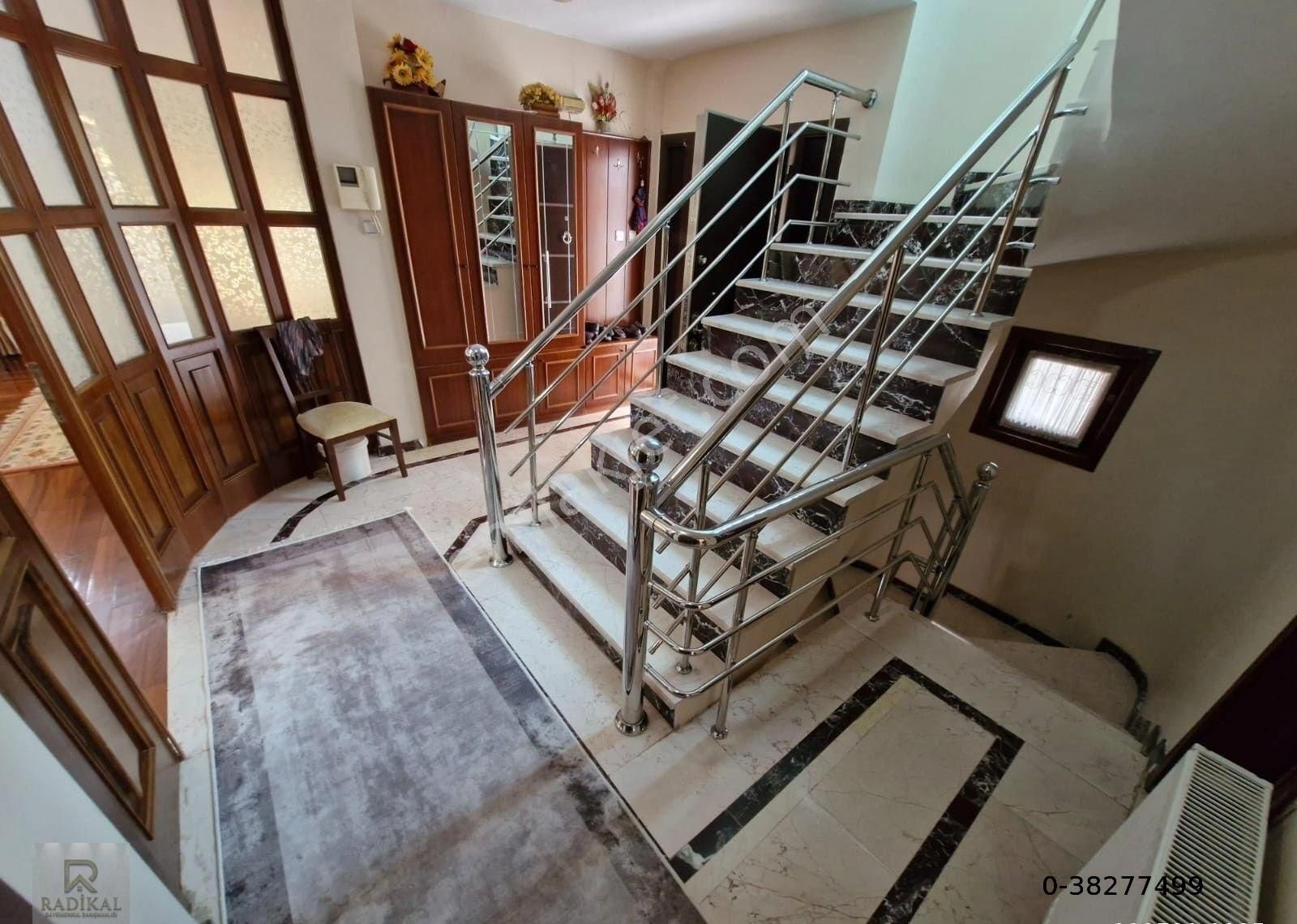 İlkbahar Mahallesi 621. Sokakta Satılık Kupon 5,5+2 Tripleks Villa........