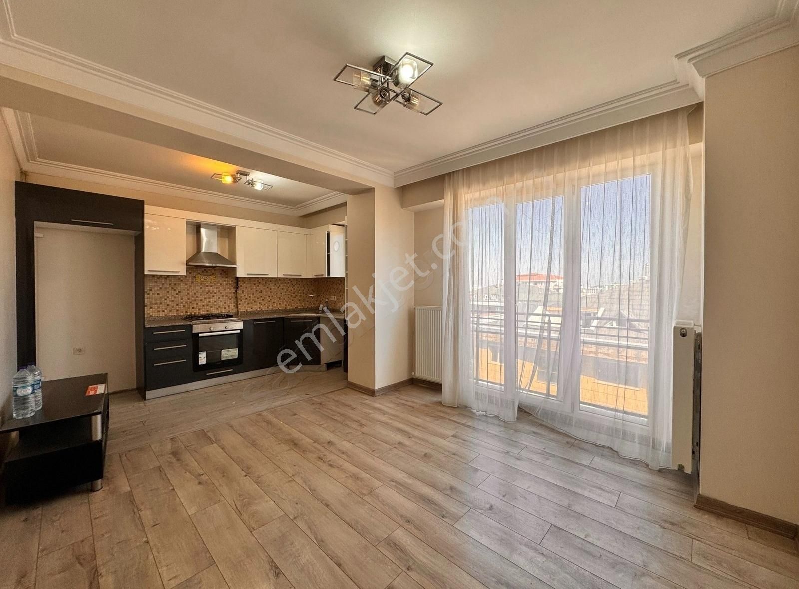 Metrobüse 5 Dk Mesafede Site İçerisinde Kiralık 2+1 Daire