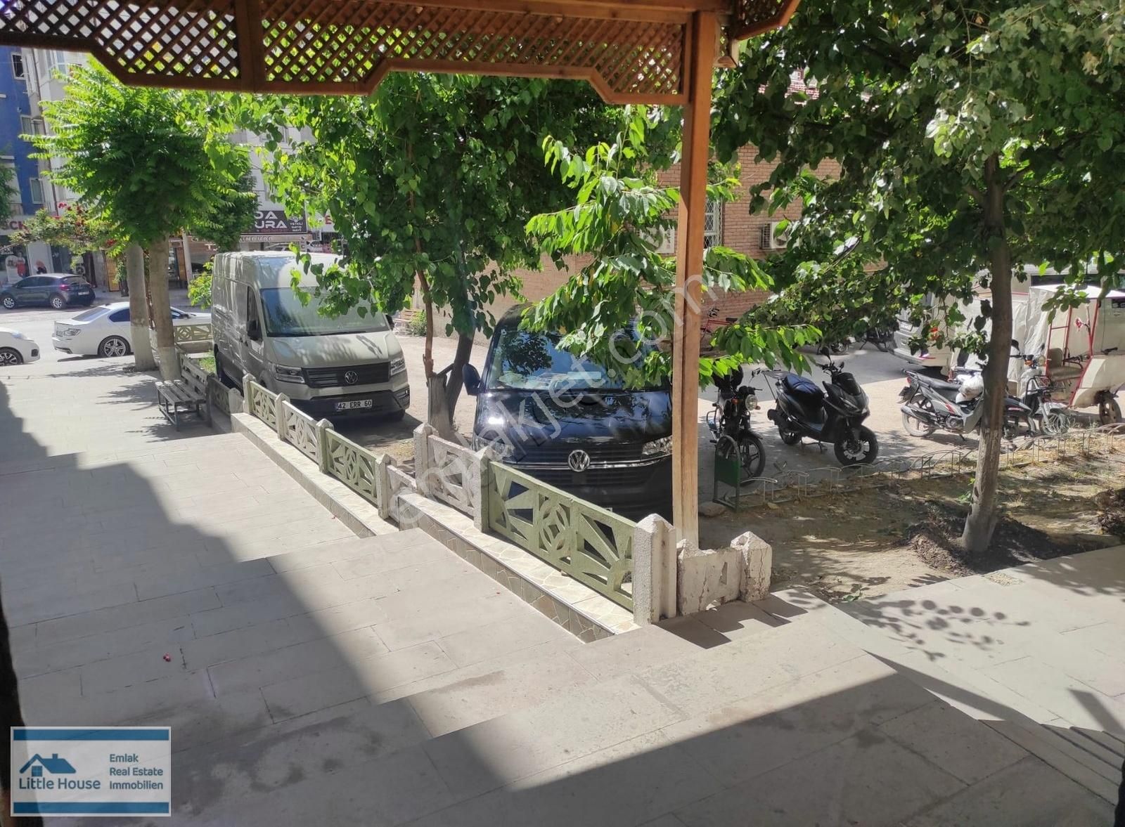 Bahçeşehir Sitesinde Satılık Ara Kat 3+1 Daire