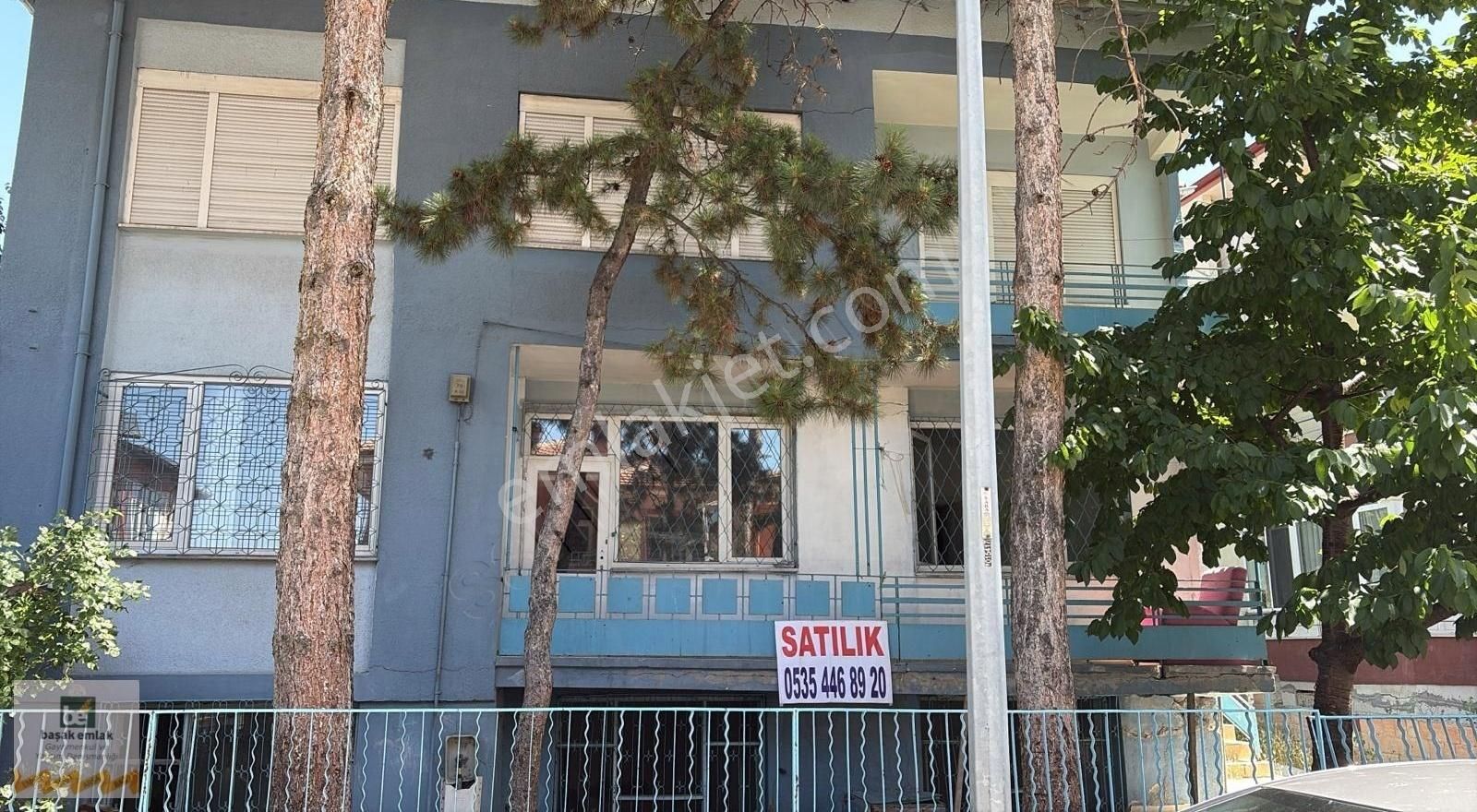 Ziya Gökalp Okul Arkasında Üzerinde 3 Katlı Bina Olan Arsa