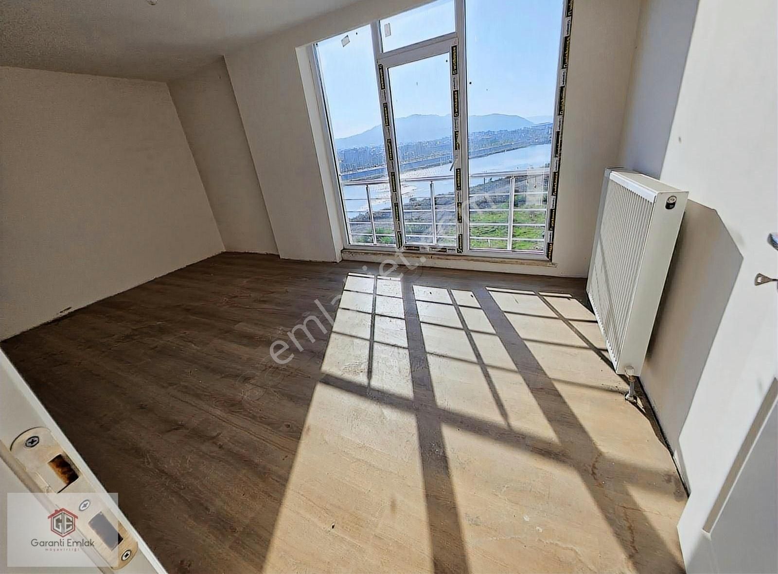 Cumhuriyet Mah 145 M2 Ful Cepheli Dubks 3+1 Daire Satılık