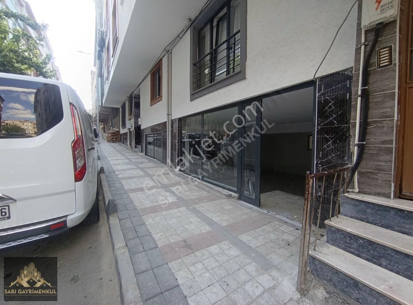 Sarı Gayrimenkul Den 200 Metrekare Net Kiralık Giriş Dükkan