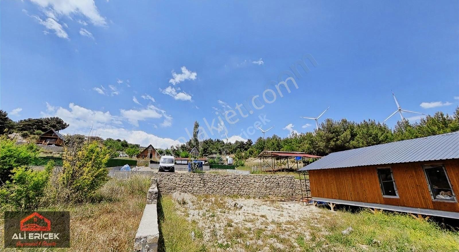 Bornova Yakaköy'de Tapulu Bungalov Bölgesinde 300m² Bahçe