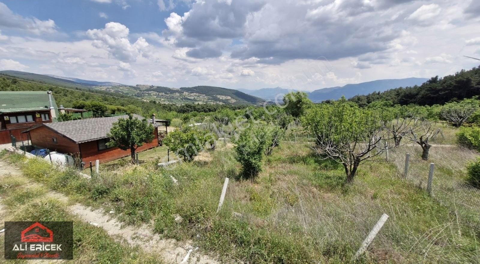 Bornova Yakaköy'de Tapulu Bungalov Bölgesinde 300m² Bahçe - Görsel 5