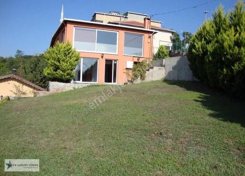 Beykoz Karlıtepe'de Boğaz Manzaralı Satılık Müstakil Ev