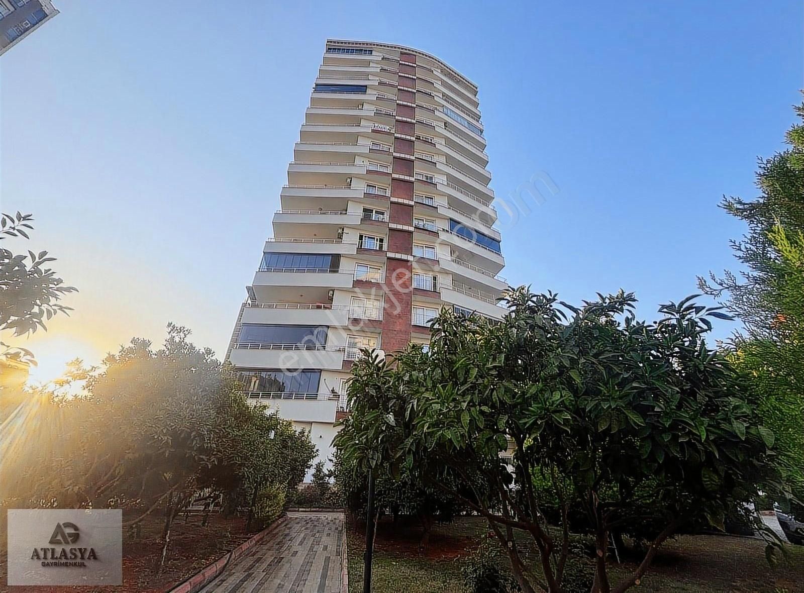 Atlasya'dan Konum Harikası Dağ Ve Deniz Manzaralı Geniş 3+1daire