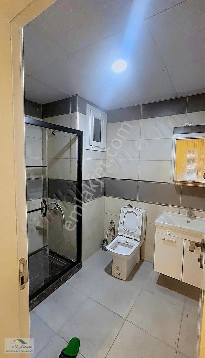 Anayol Üzerinde Çok Geniş Herşeyi Hazır 3+1 Kiralık Daire