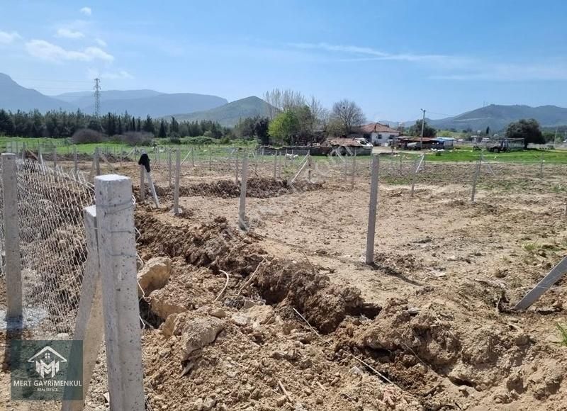 Menderes Şaşal'da Satılık 194m2 Elektrik Ve Su Olan Bahçe