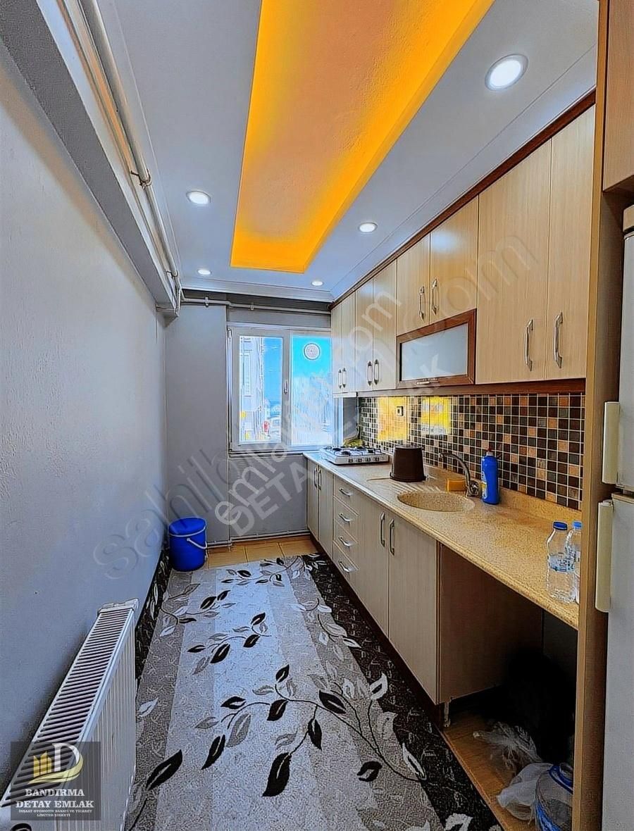Detay Emlak'tan Cadde Üzerinde Full Tadilatlı 2+1 Daire