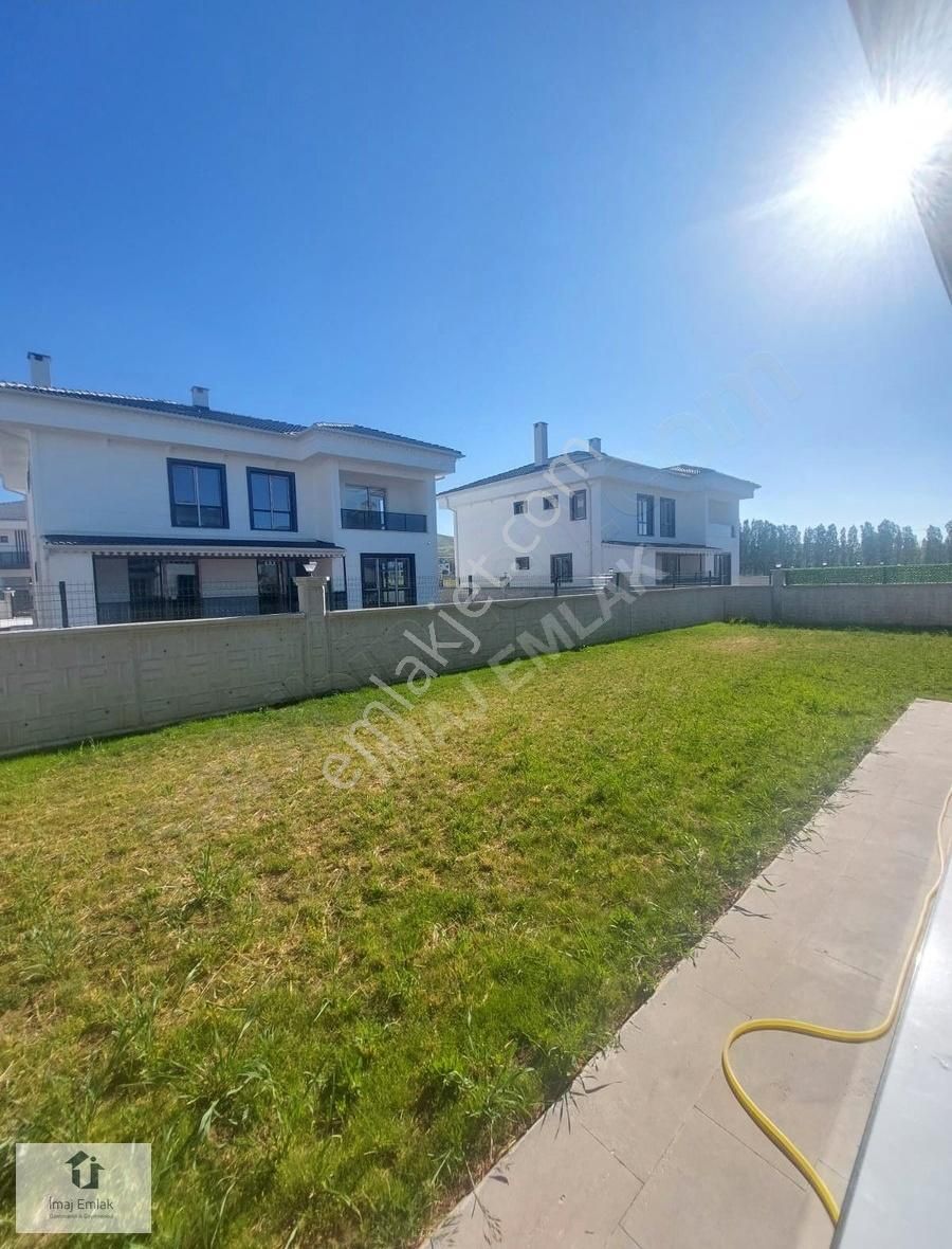 İmaj Emlak Esenyurt Satılık Villa Full Yapılı Cadde Üstü