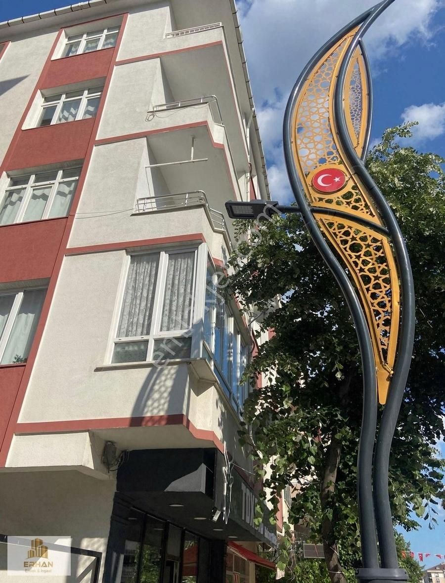 Cadde Üzerinde Yenilenmiş 2+1! Hem Yatırımlık Hem Oturumluk