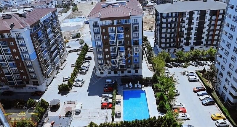 Ertürk Emlak'tan Bluetown Sitesinde Havuz Cepheli Eşyalı Daire