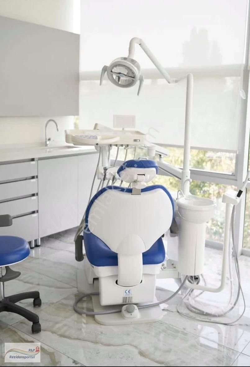 Altunizadede Tam Kat Prestijli Klinikte Kiralık Diş Muayenehanes