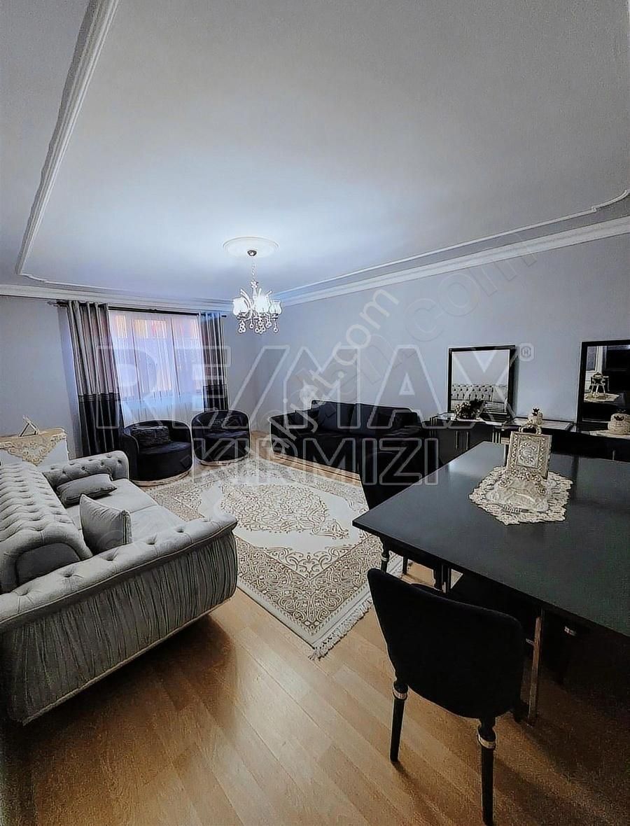 Re/max Kırmızı'dan Erzurum Çaykara Cad.'de Satılık 3+1 Daire