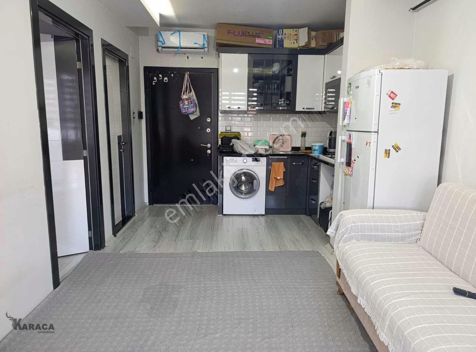 Karaca'dan Çoçuk Hastanesi Civarı Satılık 1+1 Eşyalı Daire