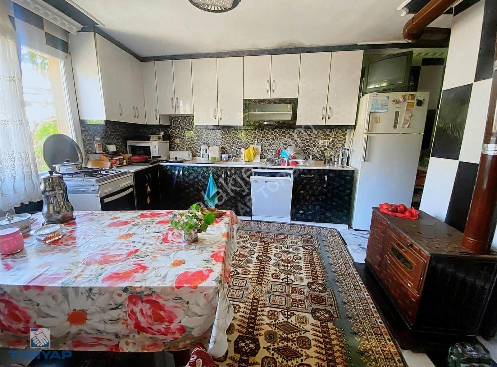 Tire Turyap'tan Ketenci Mah Satılık 6+1 Tarihi Eser Köşk