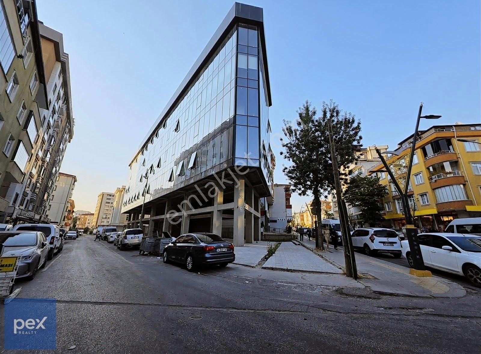 Merkezi Lokasyonda 600 M² Plaza Katı