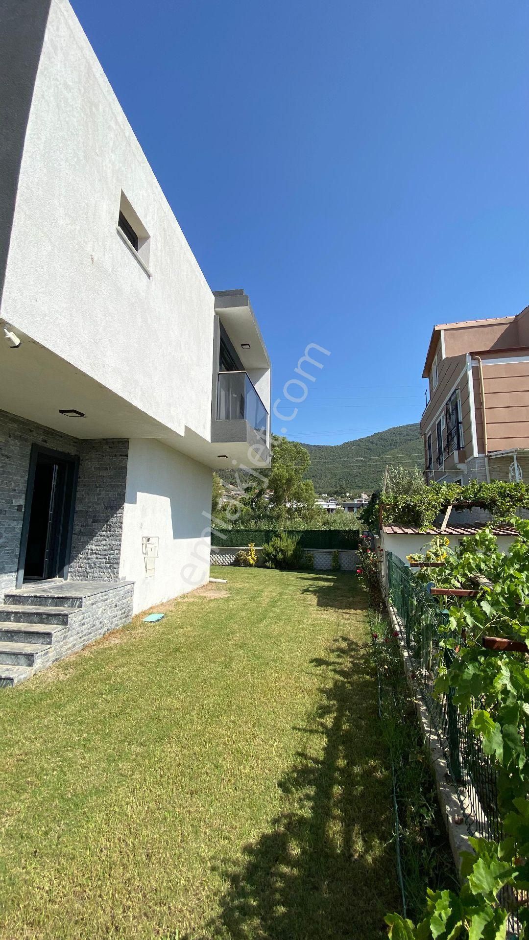 Kuşadası Guzelcamlıda Tek Müstakil Özel Havuzlu 4+1 Villa