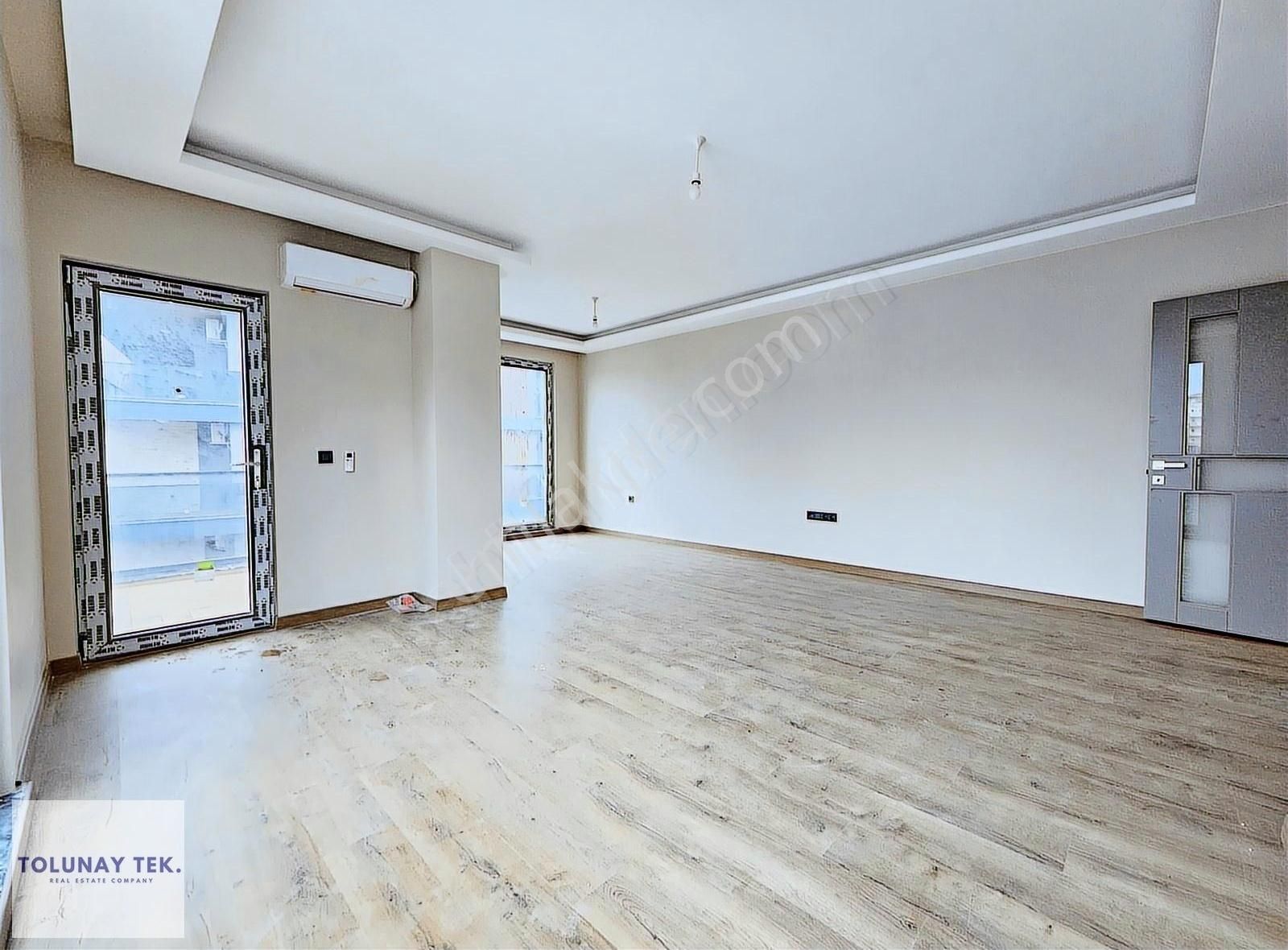 Çengelköy'de Site İçerisinde 3+1 Sıfır Ara Kat Manzaralı Ferah..