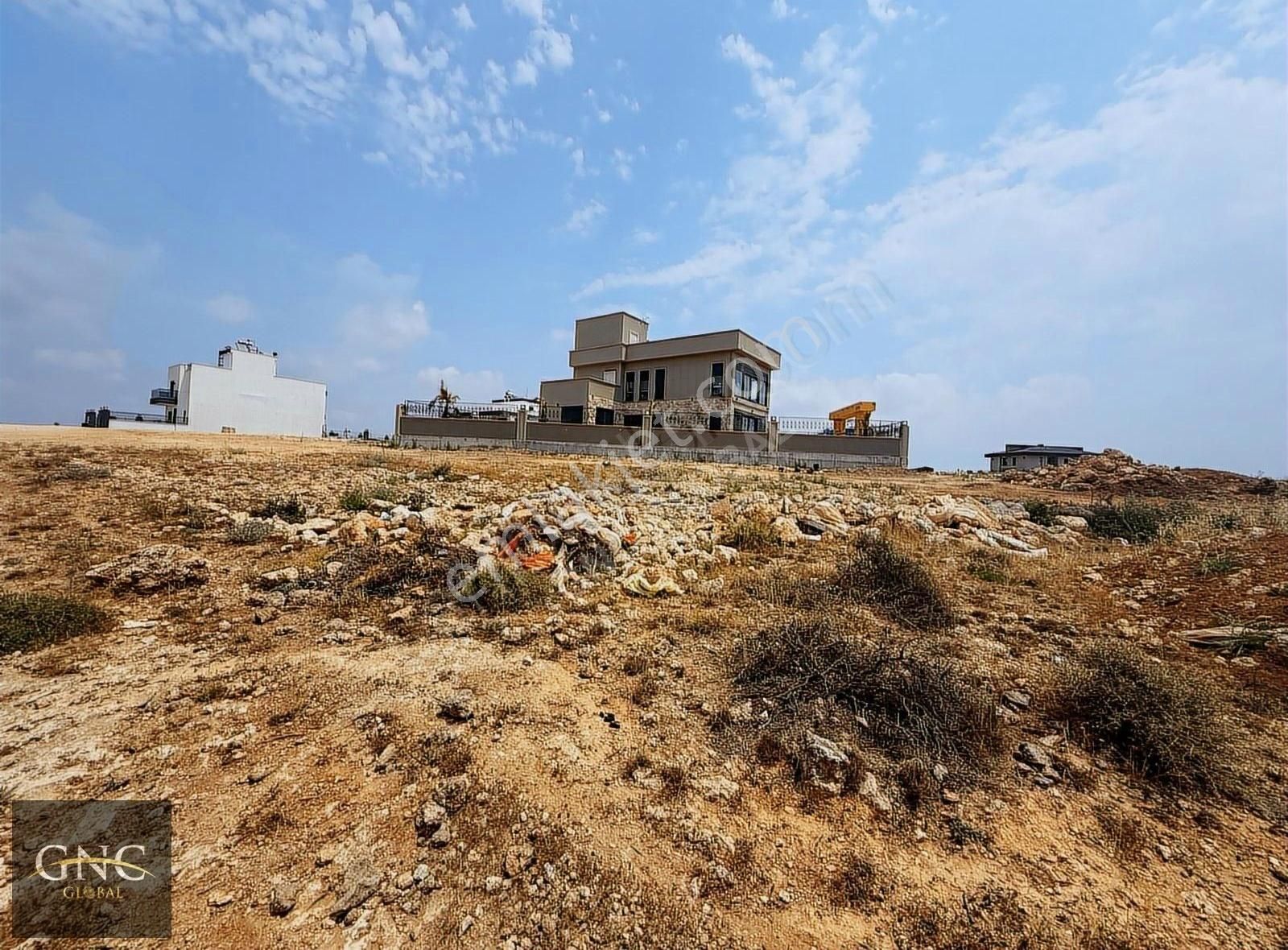 Havaalanına Ve Denize Yakın Konumda Villa İmarlı Tek Tapu Arsa