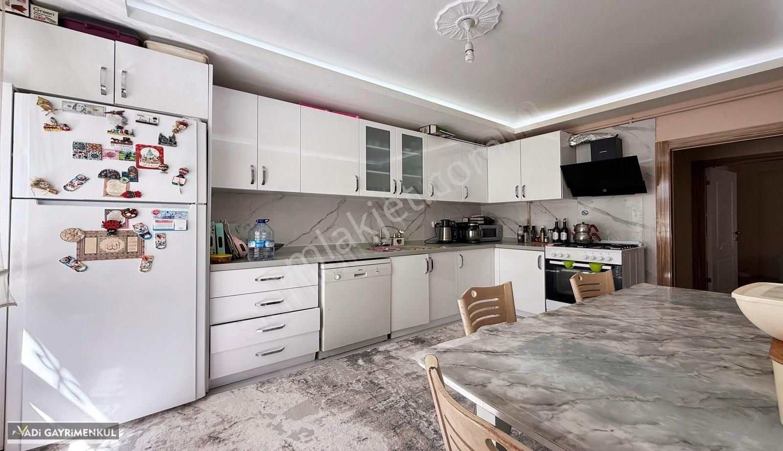 Vadi'den İskanlı 6 Oda 2 Salon 4 Banyo Çift Giriş Kök Tapu !