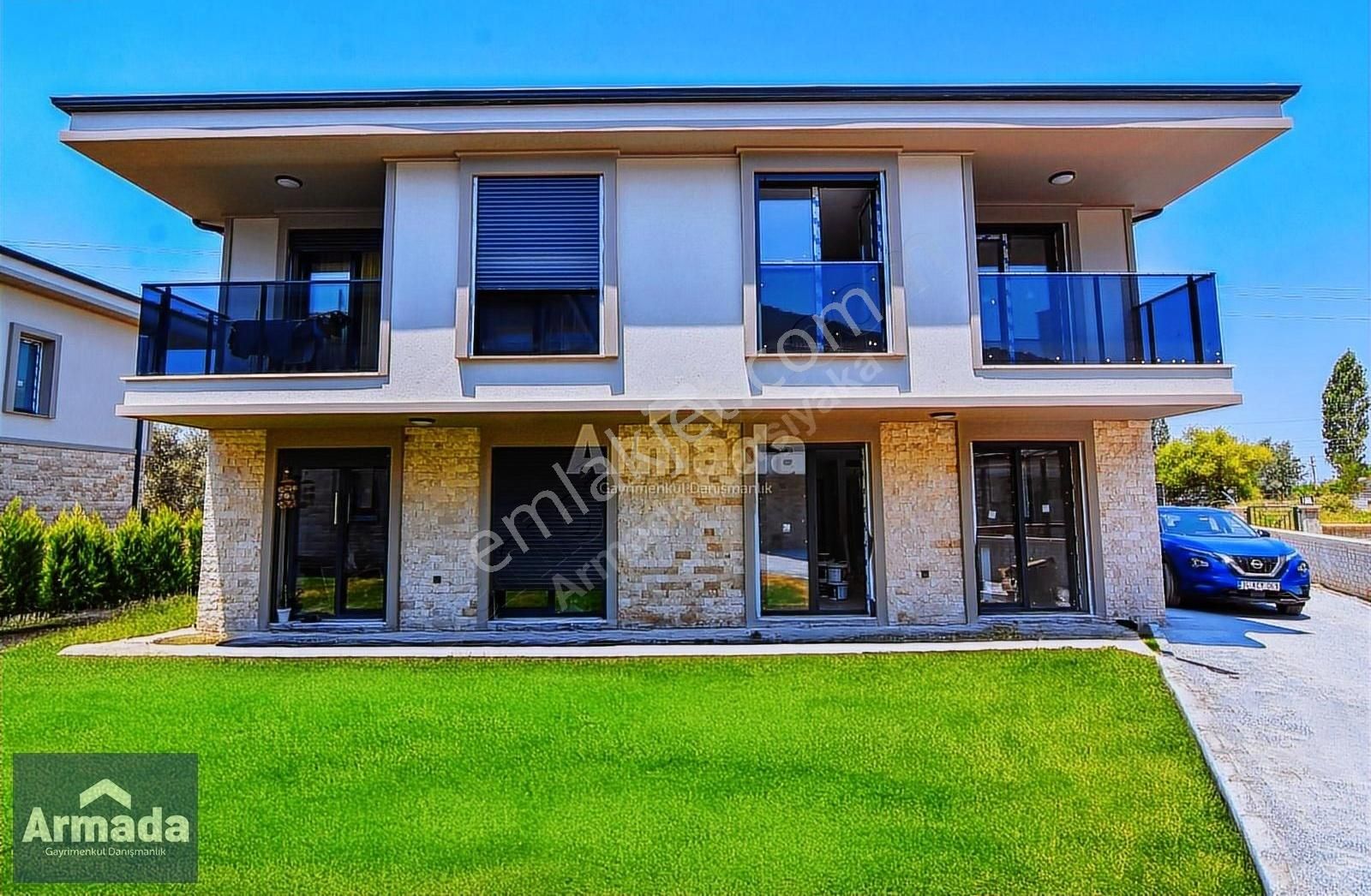 Kuşadası Güzelçamlı Site İçi Havuzlu Bahçeli Fırsat Villa
